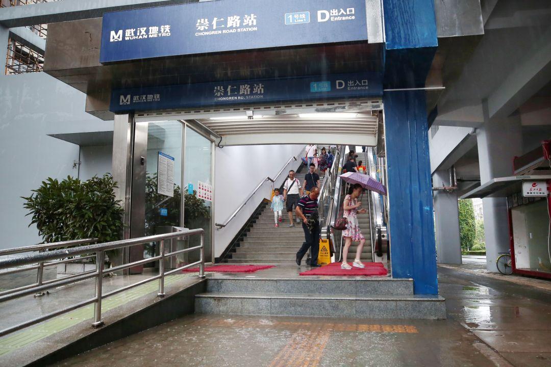 武汉暴雨红色预警，现在出门是否明智之举？