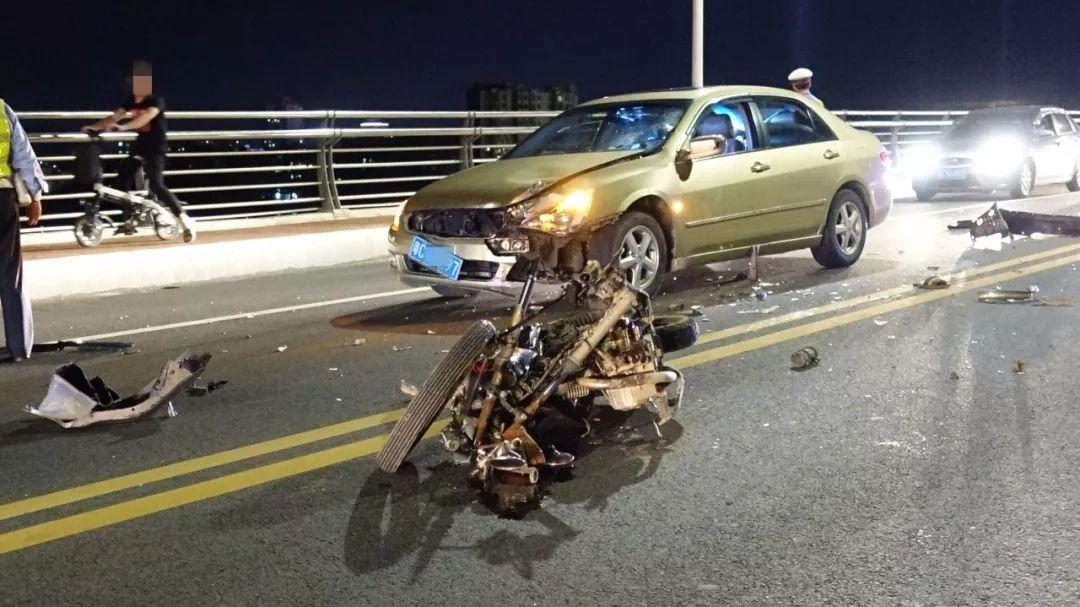 摩托车与轿车路口相撞，交警判定轿车全责？一探究竟