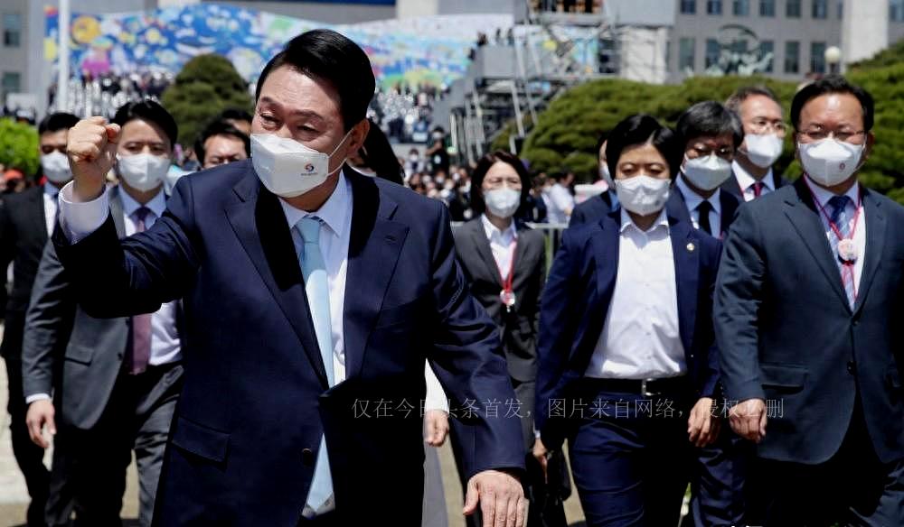 揭秘李在明大选前民调暴跌的背后原因