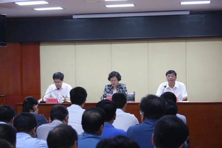 闫桂新简历，探寻辉煌人生轨迹