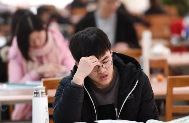 男大学生数量正在批量减少，探究背后的原因与应对措施