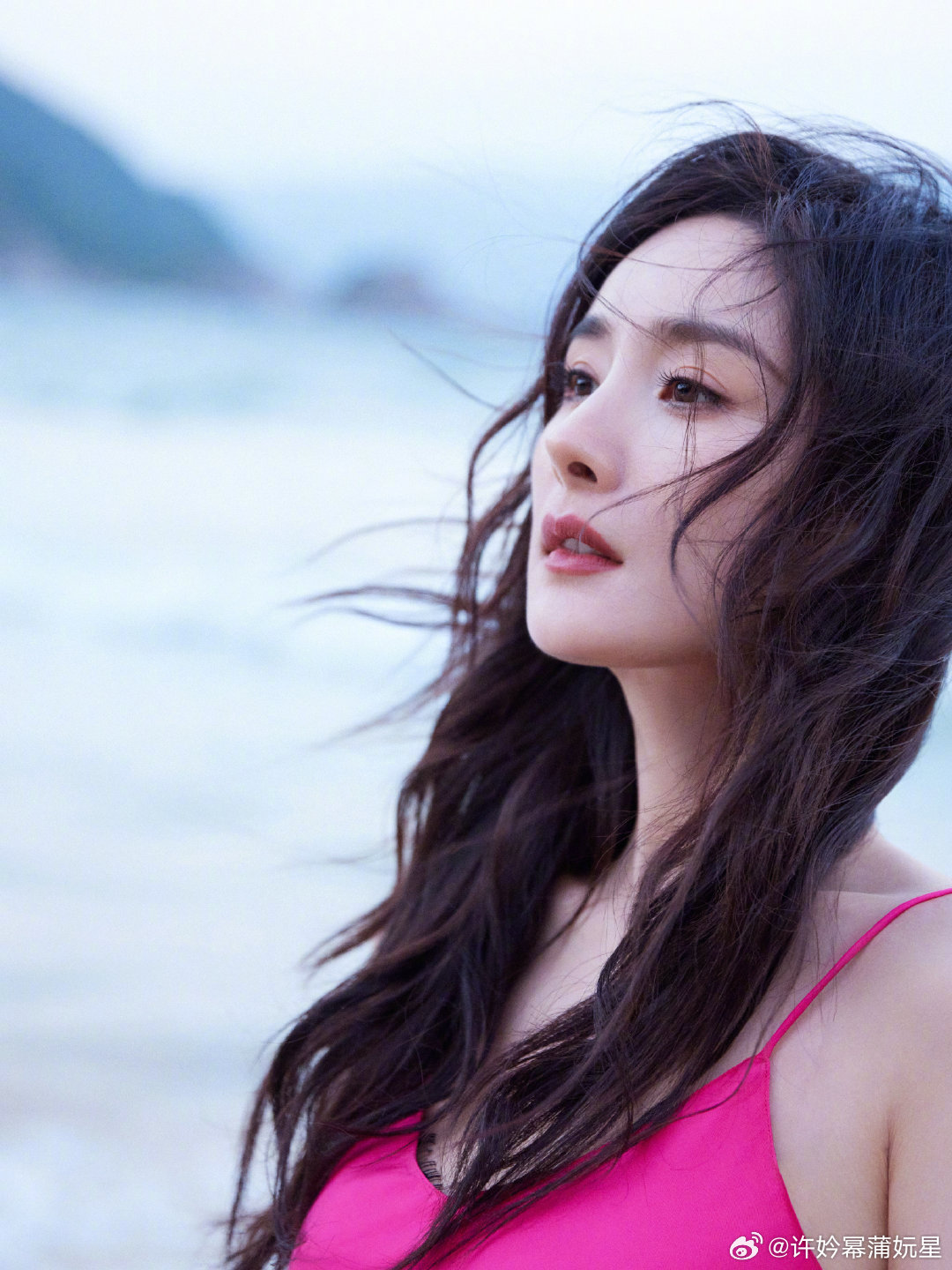 杨幂出现，星光璀璨，引领潮流