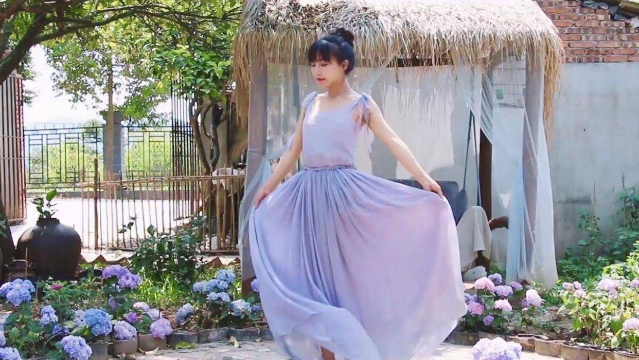 李子柒手制植物印染长裙出圈，传统工艺与现代风尚的完美结合