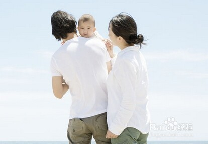 夫妻离婚后均拒绝抚养网瘾儿子，家庭的困境与出路