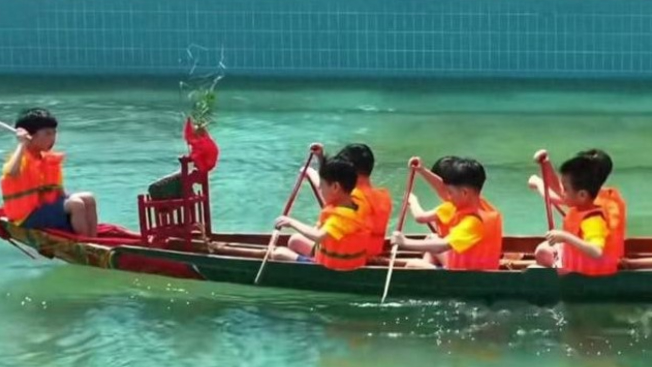 奶凶奶凶的龙舟队加入赛场，赛场上的热血传奇