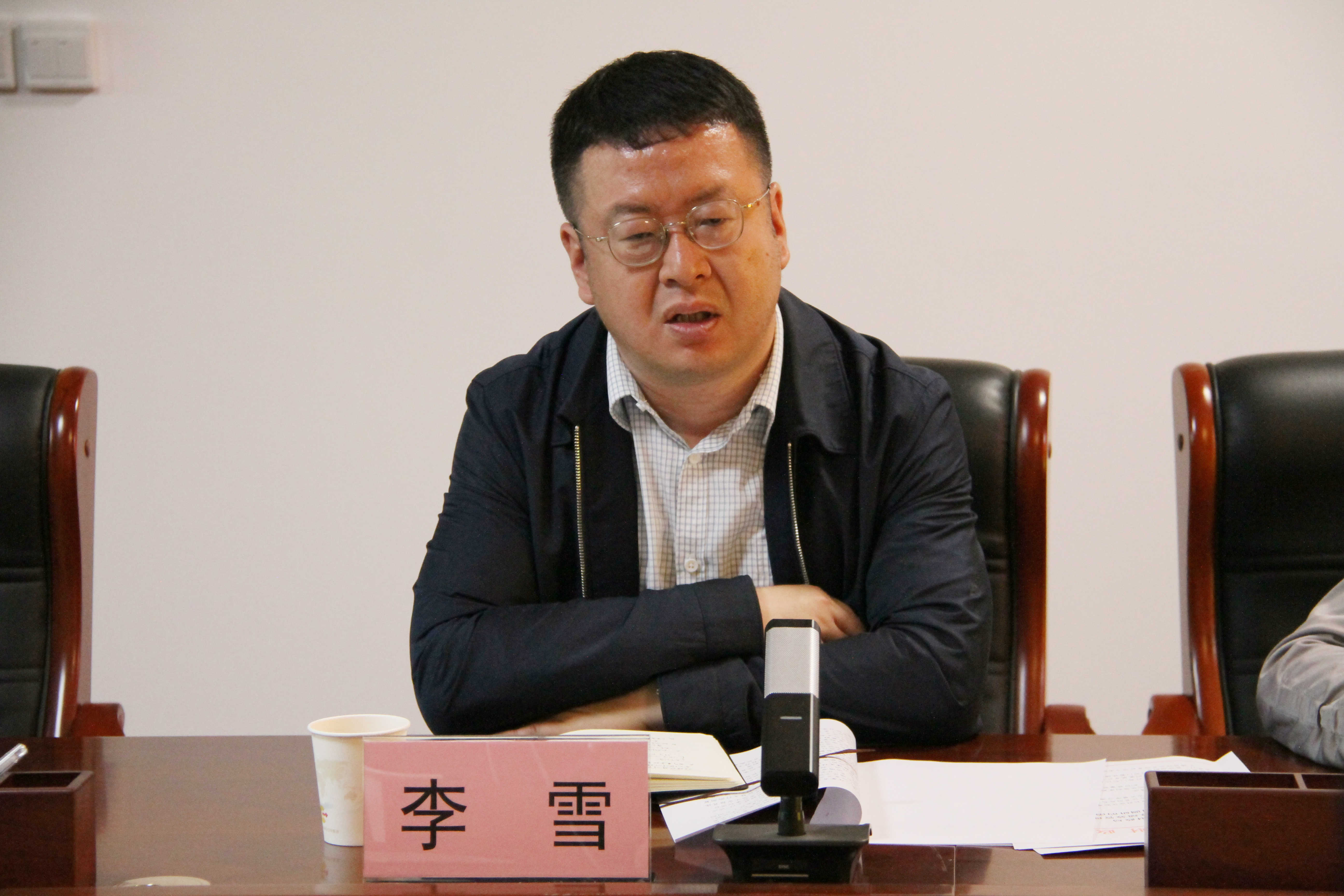 追求低级趣味与人生的双重打击，李雪被双开的启示