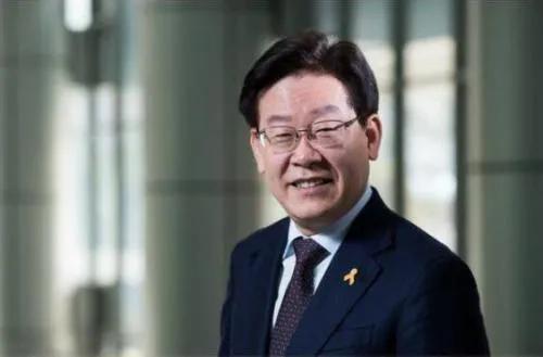 韩国前总统们的阵营之争，出面支持候选人