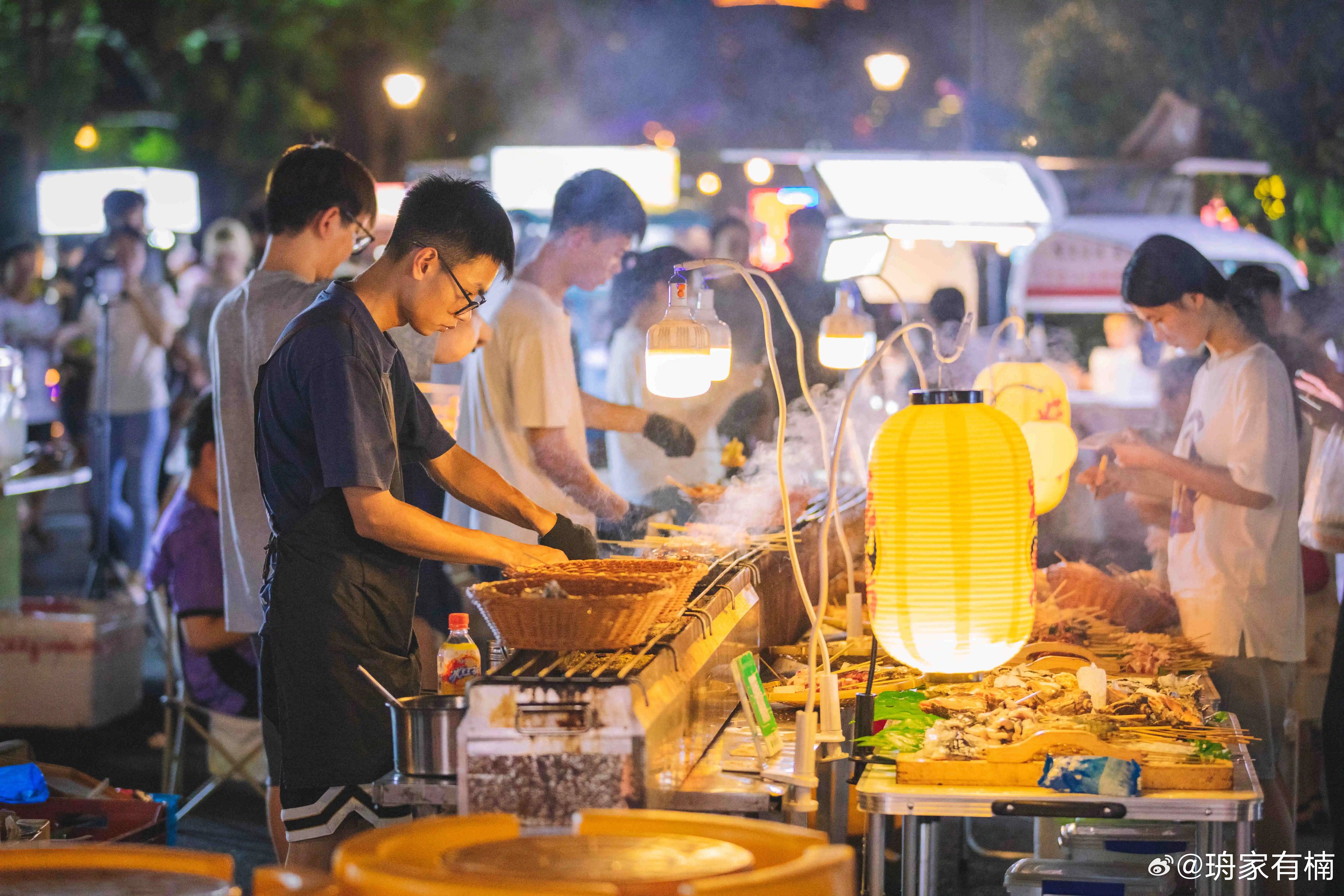 我很少用震撼来形容一个夜市