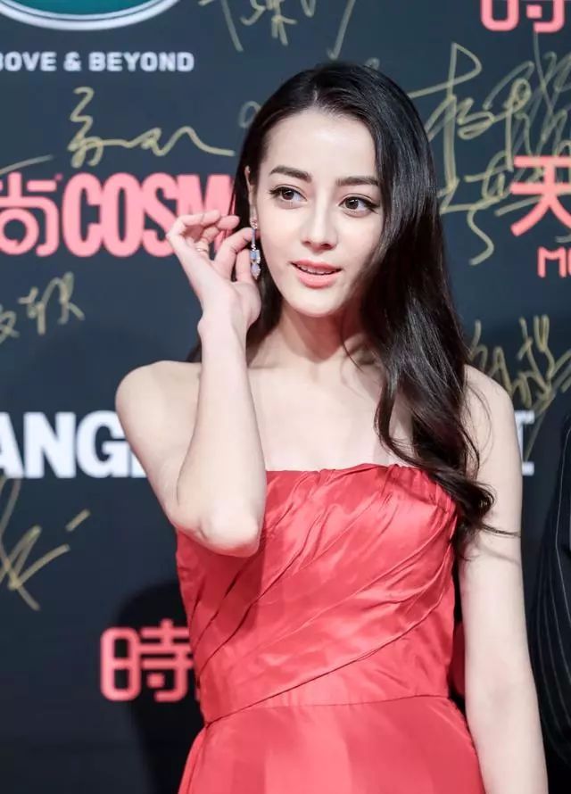 迪丽热巴撕遍娱乐圈，一场热议的风暴