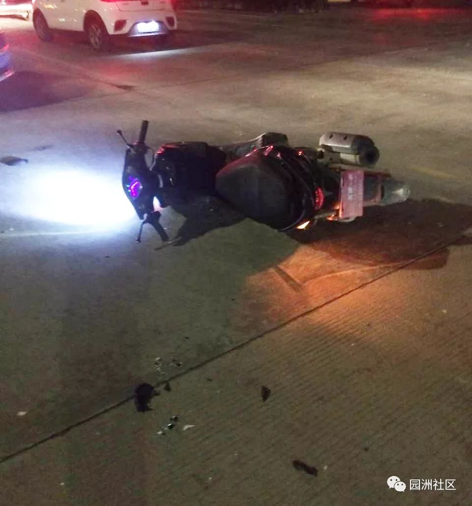 摩托骑手小巷内遭遇悲剧，不幸身亡