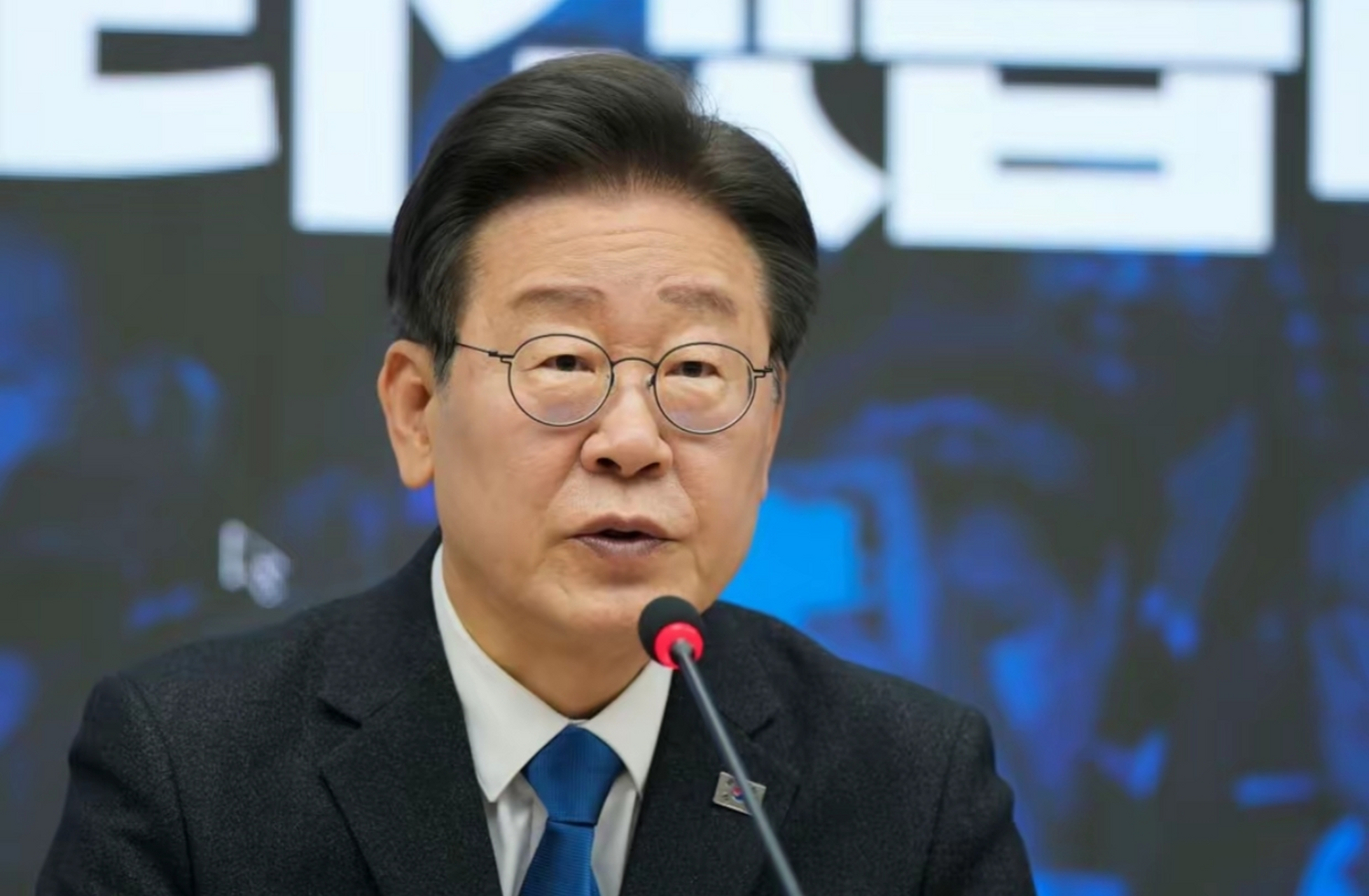 三战韩国总统之位的李在明是何许人也