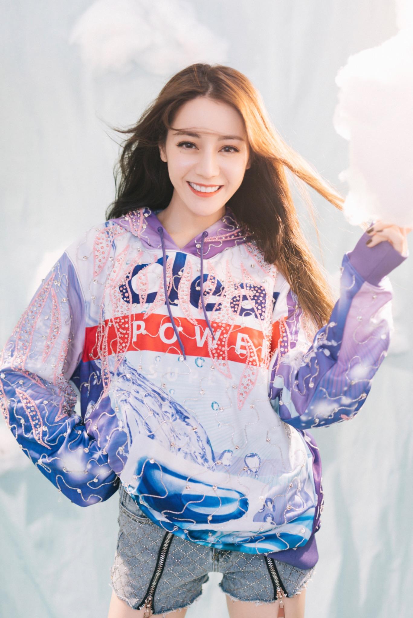迪丽热巴扯衣服拉链背后的故事