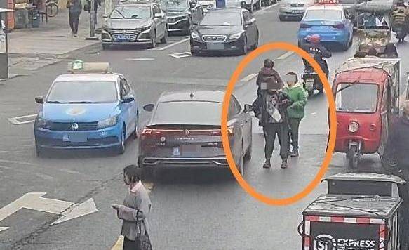 女子骑车遇小孩鬼探头事件，索赔额达惊人数字的背后真相