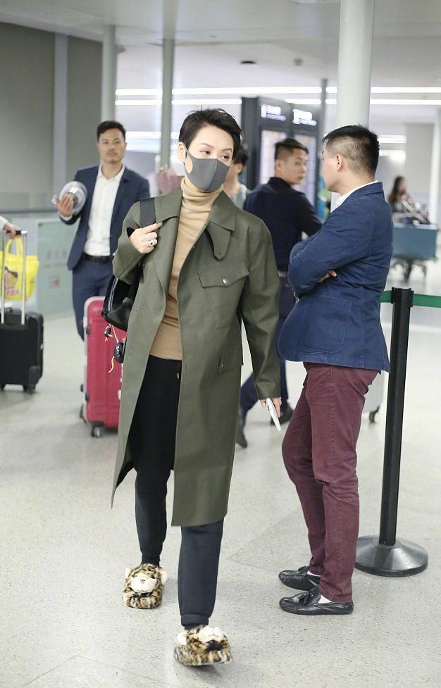 女星宁静卖衣服，一件T恤价值2000元