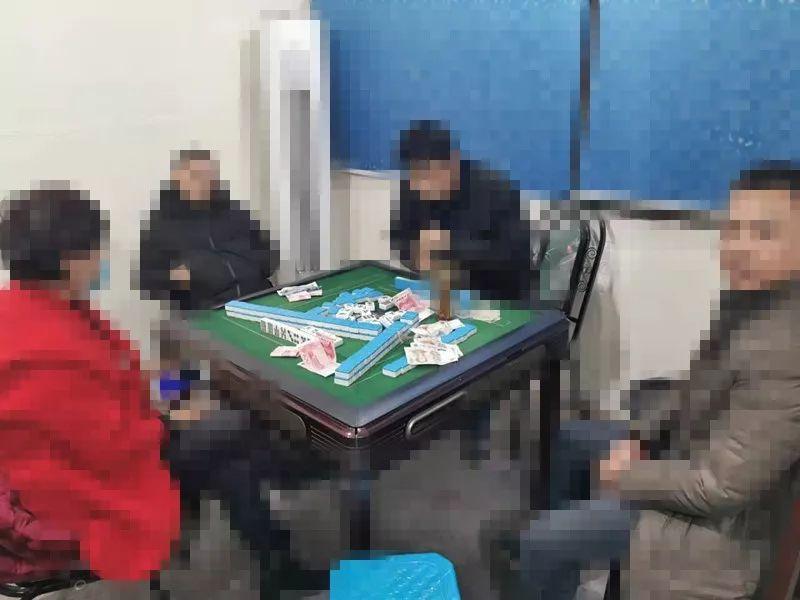关于向棋牌室借4000赌博是否犯法的探讨