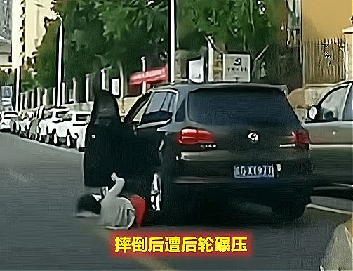 女子撞人后下车忘拉手刹，反遭自己车辆碾压——悲剧警示录