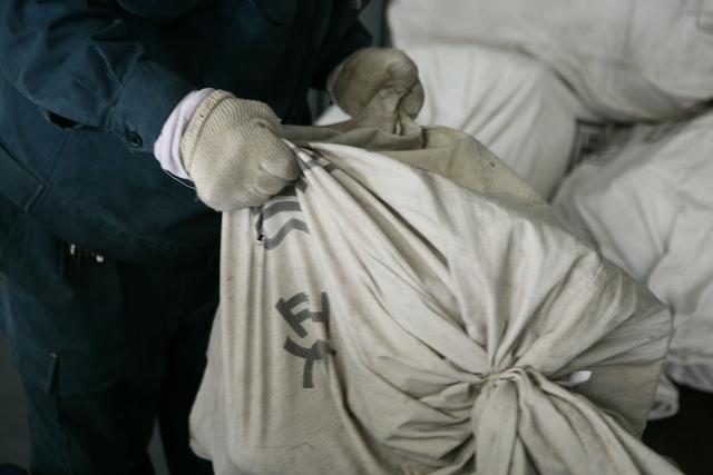男子倒卖裹尸布，为何裹尸布能保存千年