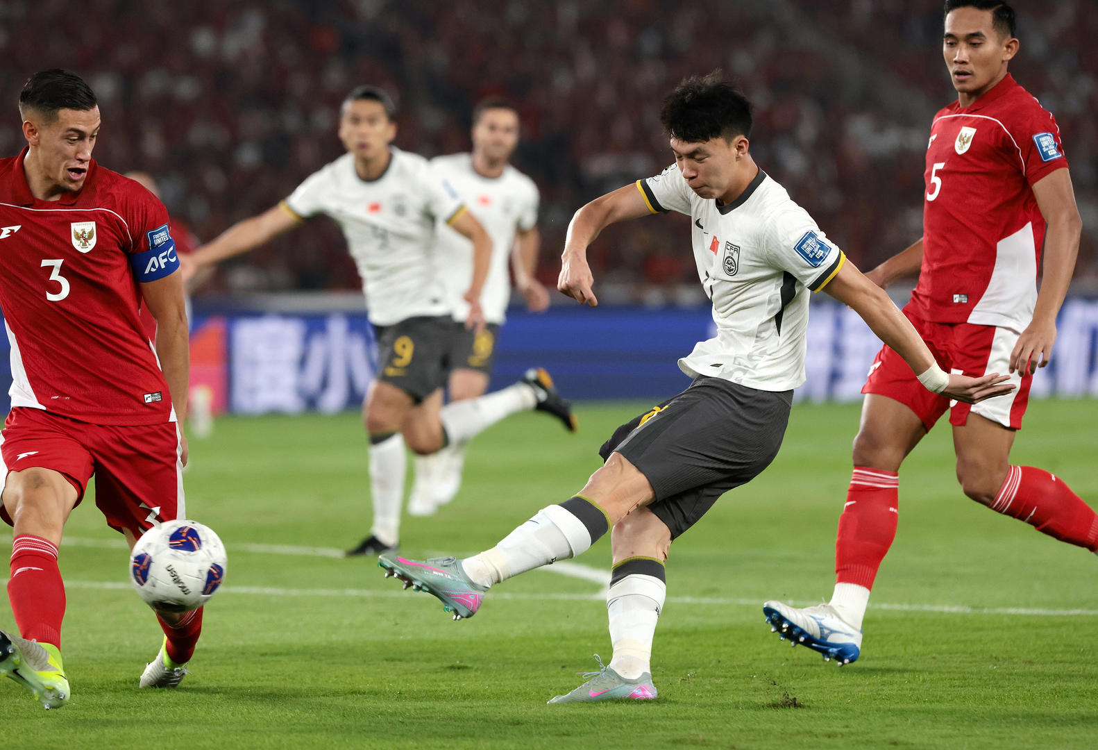 国足0-1印尼无缘世界杯，足球路上的反思与启示