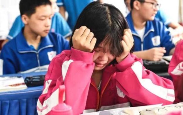 高考学生作弊后果，严肃对待，不容小觑