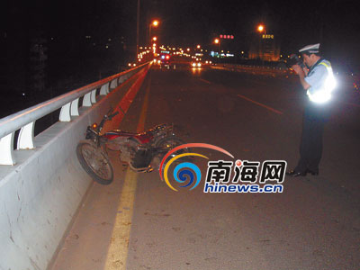 温州大桥车祸，年轻摩托车手坠海身亡的悲剧