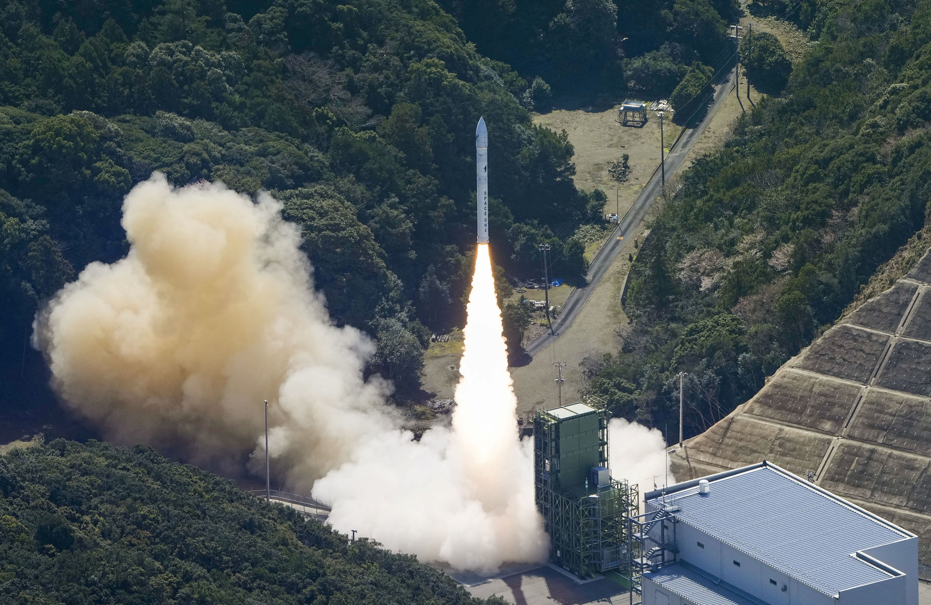 日本火箭发射现场，探索星辰大海的壮丽瞬间