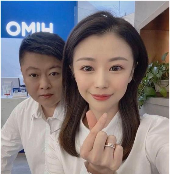 杜淳妻子晒整柜LABUBU，一探究竟