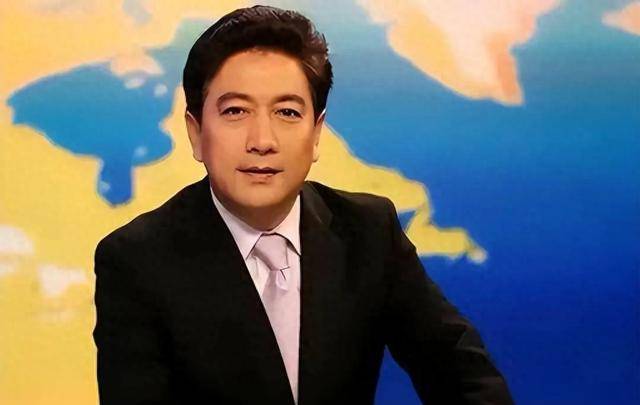 央视主持人水均益回国，龙凤胎罕见现身——探寻背后的故事