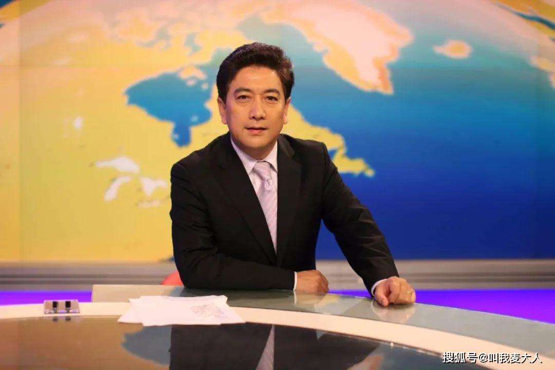 央视主持人水均益回国，龙凤胎罕见现身——探寻背后的故事