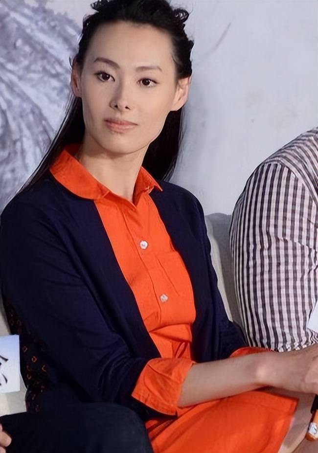 梁洛施恋情曝光，男友竟是知名导演——一场跨越娱乐圈的爱情风暴