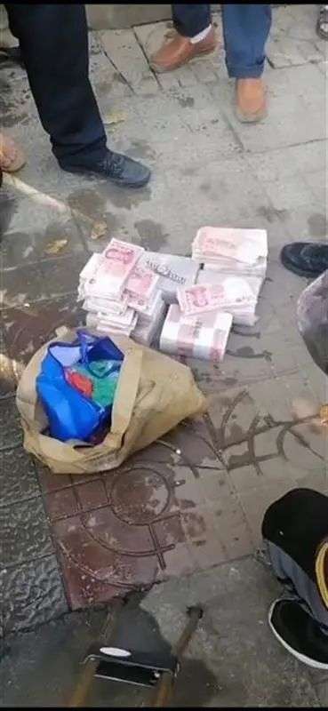河道现大量成扎钞票，揭秘背后的神秘故事