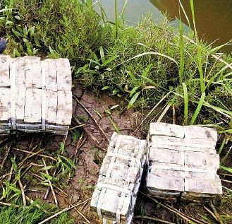 河道现大量成扎钞票，揭秘背后的神秘故事