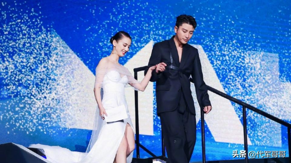 贾乃亮与黄圣依的约饭瞬间，星光下的友情砝码