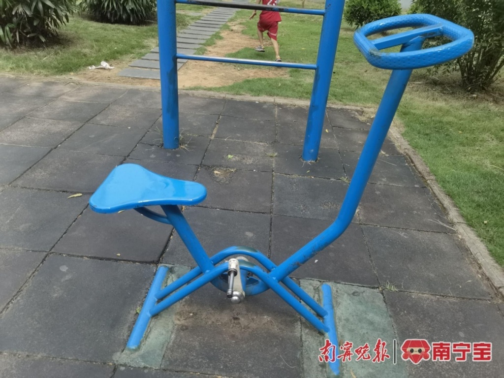 公共健身器材的实用性与价值探讨