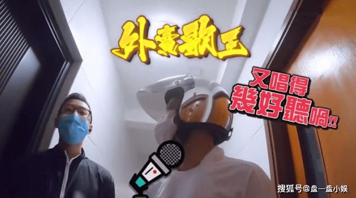 41岁男演员送外卖，手拿餐盒，卖力奔跑