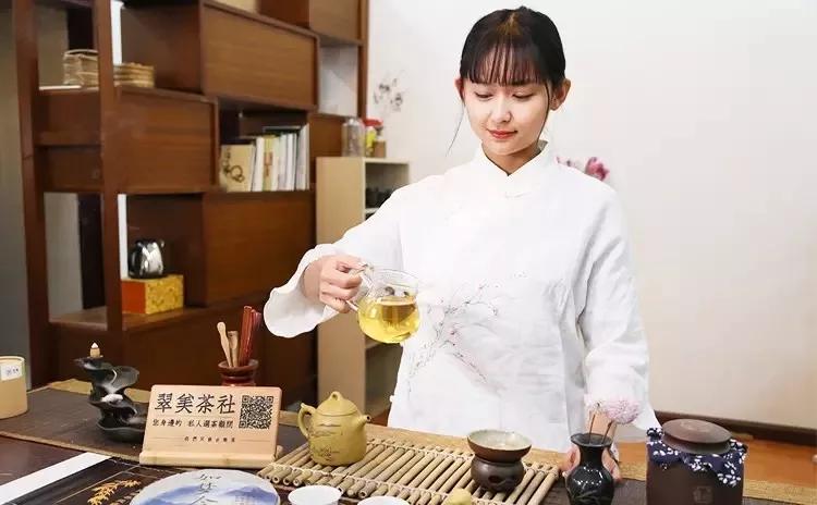 蔡澜劝年轻人存百万，人生的智慧与财富积累之道
